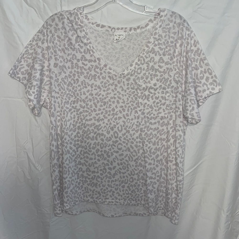 White/gray cheetah print tee size small but could fit medium